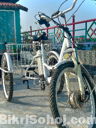 কাতার থেকে ইম্পোর্ট করা শপিং এর থ্রী হুইলার